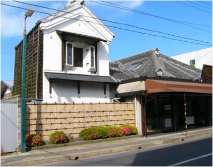 貝紫染色工芸品の博物館