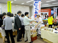 福島県産の農産物・加工品等の販売会の様子