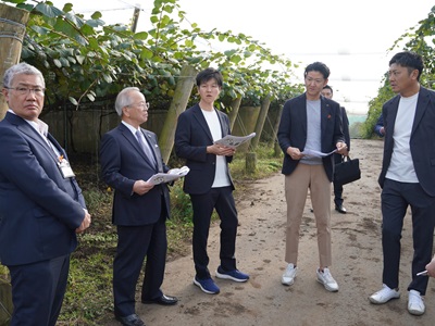 度会郡玉城町の農業法人で意見交換を行う鈴木農林水産大臣