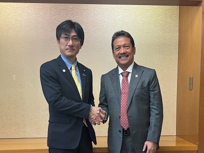トレンゴノインドネシア海洋水産大臣と舞立農林水産大臣政務官