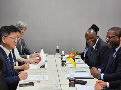 モマデ・アルナルド・ジュイーゾ モザンビーク海洋・漁業担当国務長官と会談する庄子農林水産大臣政務官