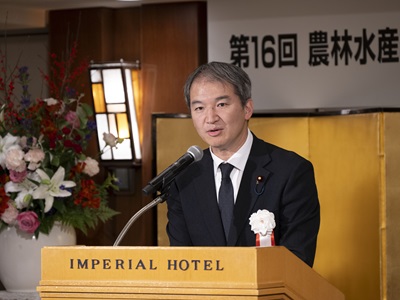 「第16回農林水産省料理人顕彰制度「料理マスターズ」授与式」で祝辞を述べる広瀬農林水産大臣政務官