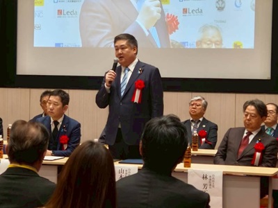 決勝戦開会式で挨拶を述べる山本農林水産大臣政務官