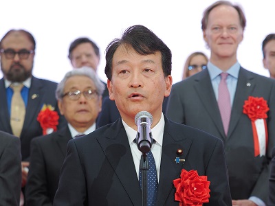 オープニングセレモニーで祝辞を述べる笹川農林水産副大臣