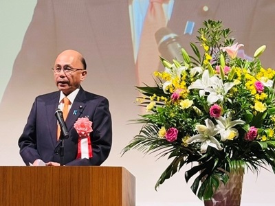 第9回食品ロス削減全国大会で祝辞を述べる根本農林水産副大臣