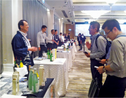 新潟清酒を試飲したバイヤーからは「本物は格段においしい！」との声が