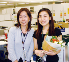 電機メーカー勤務時代は、特許部門で働いていた土橋さん（右）