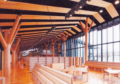 飯能市立図書館（埼玉県飯能市）