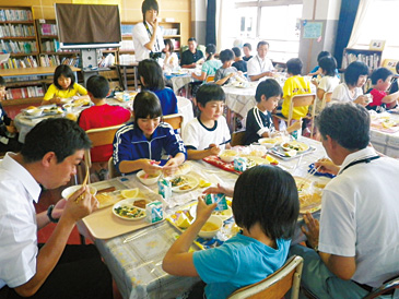 国産鶏種の意義を伝える！小学校で食育授業を実施