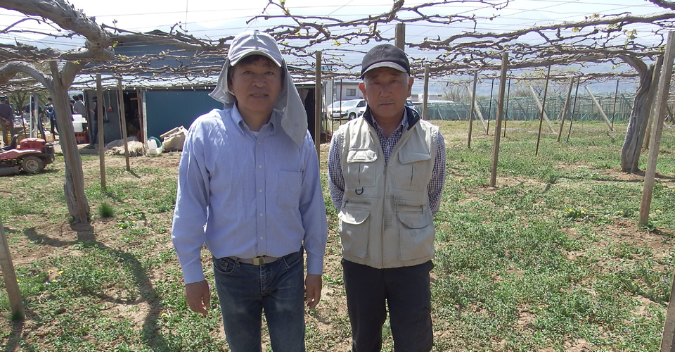 クピド・ファームの代表・岩下忠士さん(右)と同社の安部正彦さん(左)。