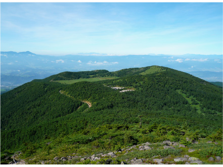 蛭ケ岳、丹沢山、塔ノ岳の連なり。