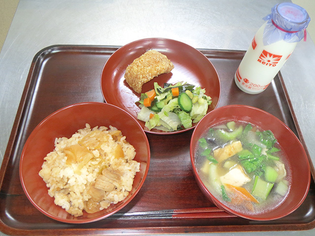 写真：長野県塩尻市の学校給食 キムタクごはん