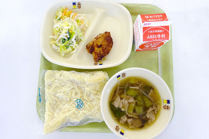 写真：茨城県つくば市の学校給食 福来みかんラーメン