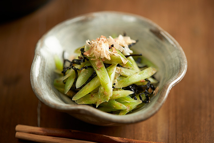 写真：わさびの茎の塩昆布和え