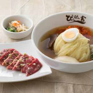 写真:盛岡冷麺牛焼肉セット