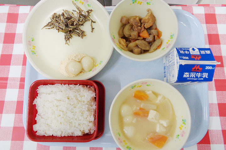 写真:奈良の雑煮の給食