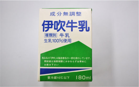 写真:伊吹牛乳 紙パック