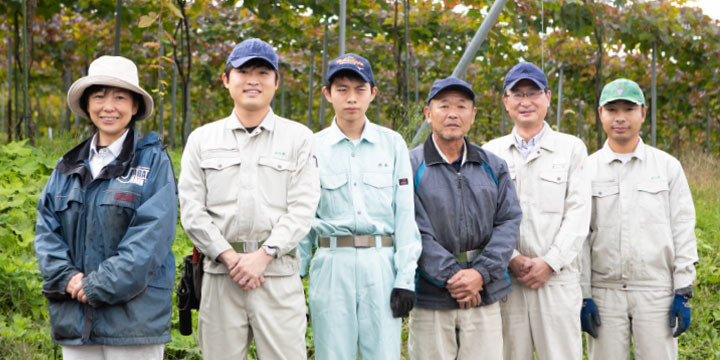 写真:岩の原葡萄園の皆さん