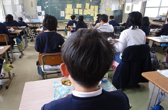 写真:給食の様子