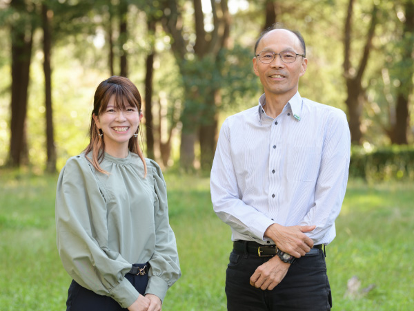 長谷川利拡さん（右）石毛理恵さん（左）