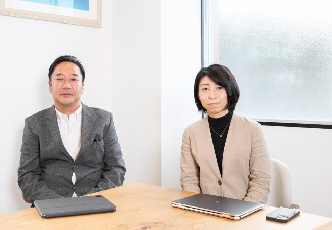 (株)カクニ茶藤 代表取締役会長 加藤重樹さん 代表取締役社長 森藤真帆さん