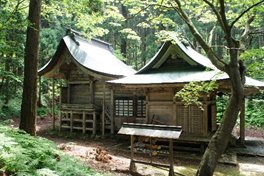 八幡神社本殿拝殿