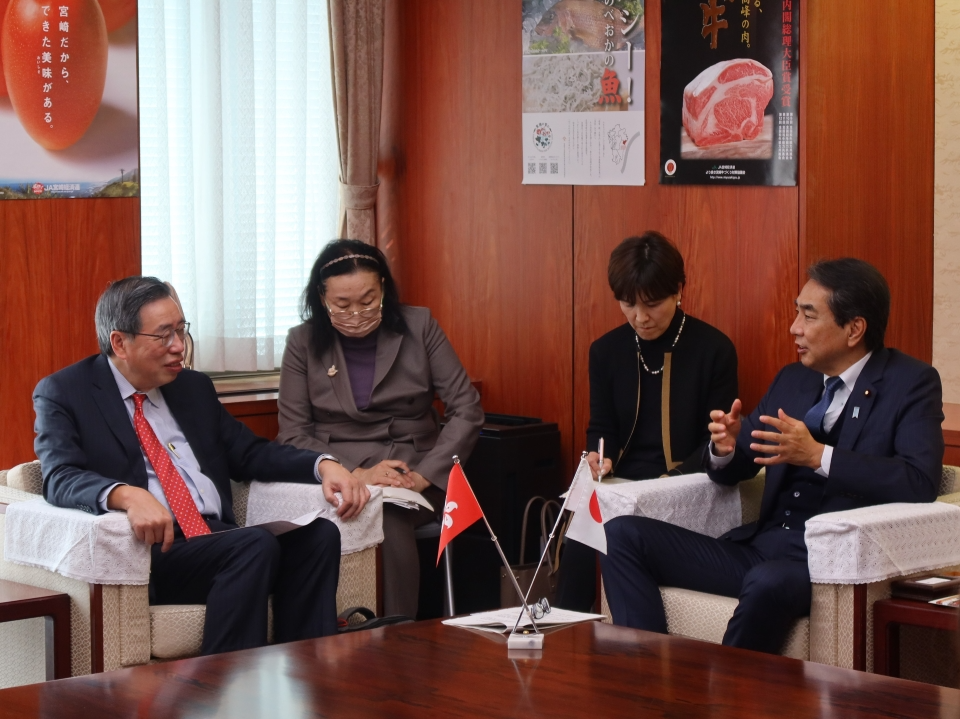 会談中