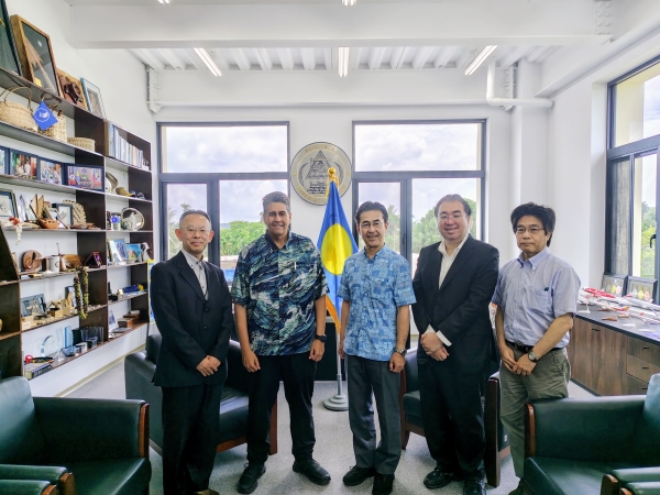 ウィップス・パラオ大統領表敬