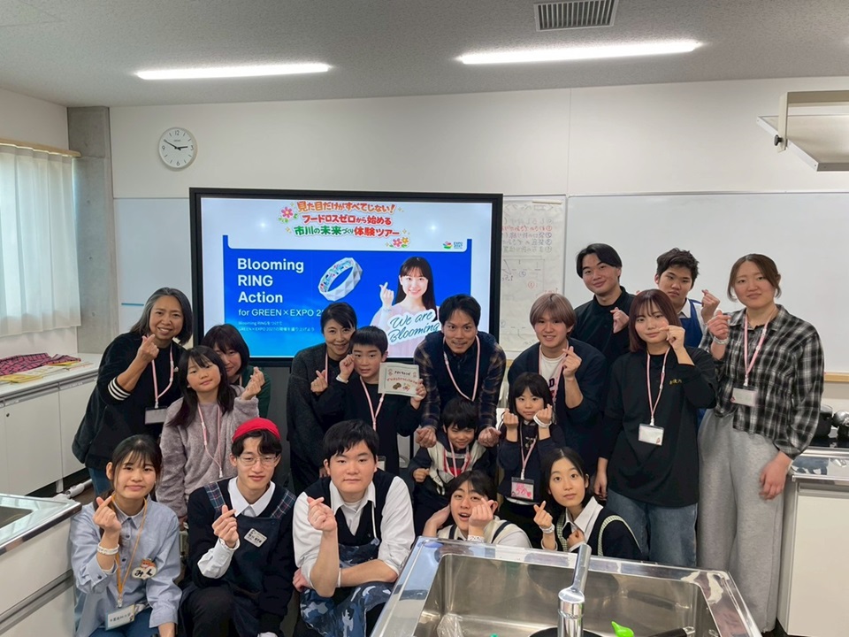 トゥンクポーズで記念写真