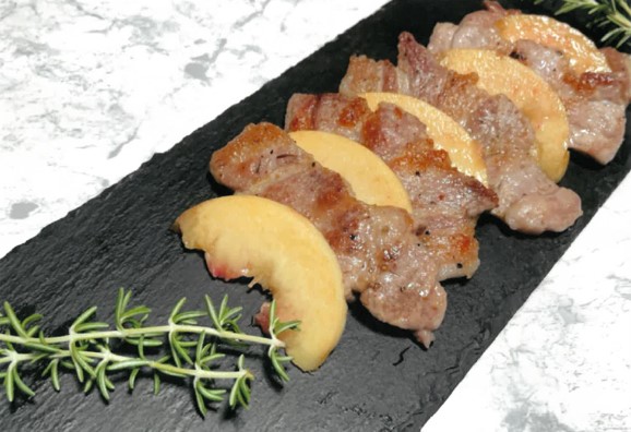 桃と豚肉のクレイジー焼き