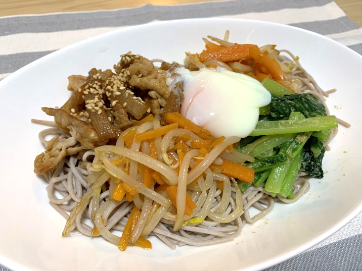 お蕎麦deビビンバ風