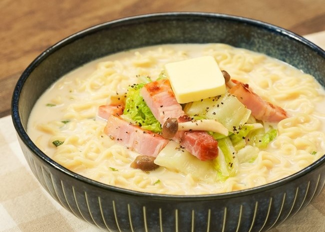 28.白菜とベーコンのクリーミー味噌ラーメン.jpg