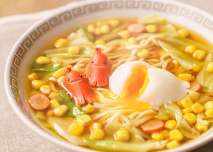 40.宇宙人ウインナーとコーンの 卵のっけラーメン.jpg