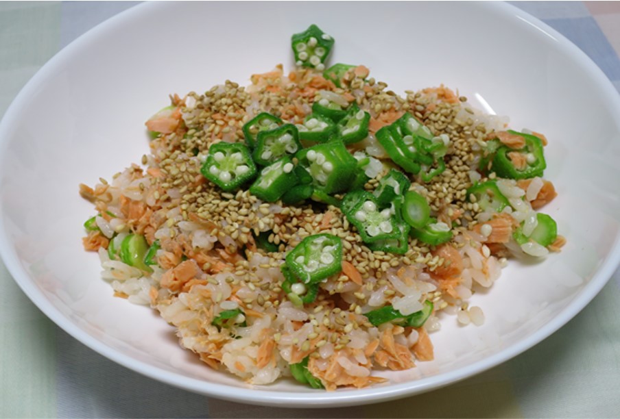 82.時短!!オクラ入り鮭の混ぜご飯.jpg