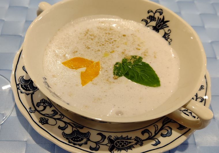 餅トウモロコシのスープ