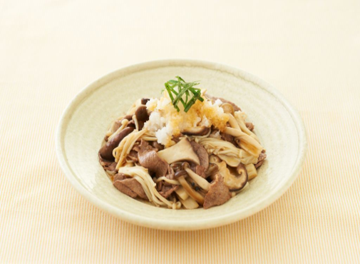 キノコと牛肉炒め（大根おろしで）