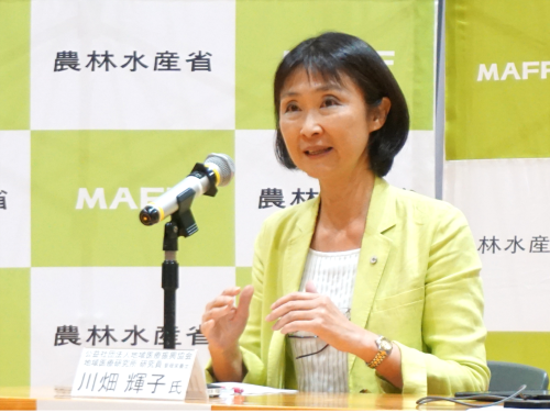 川畑 輝子 氏