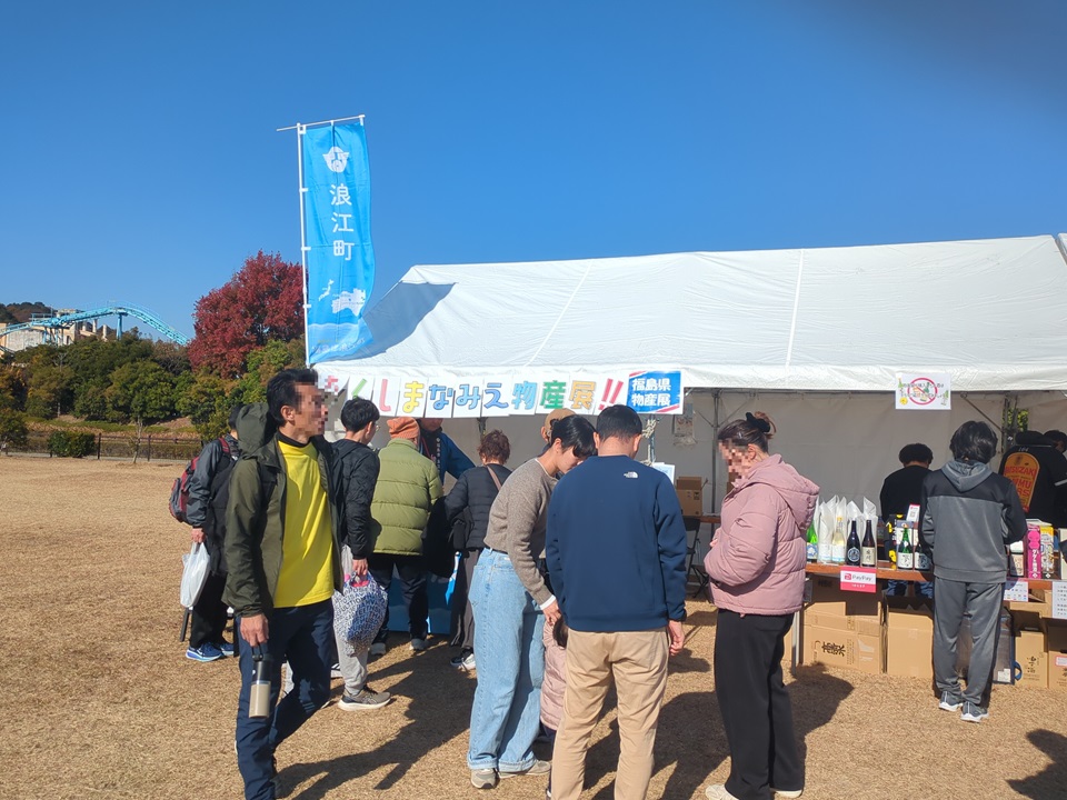 物産展が人で賑わっている様子