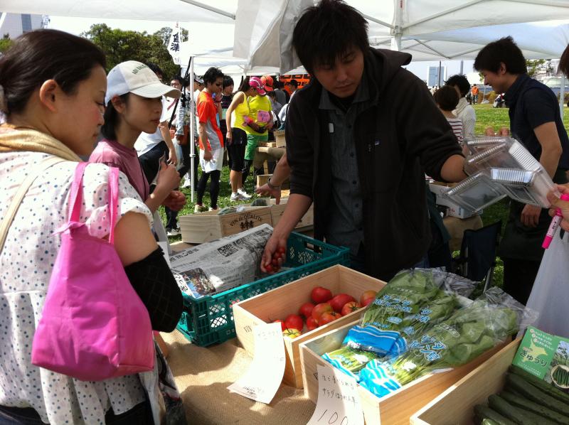 イベント当日の様子2(野菜販売中)