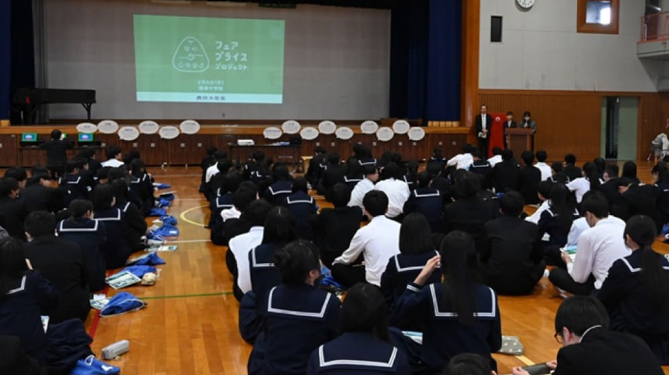 静岡県焼津市の焼津中学校で行われた出前授業の様子