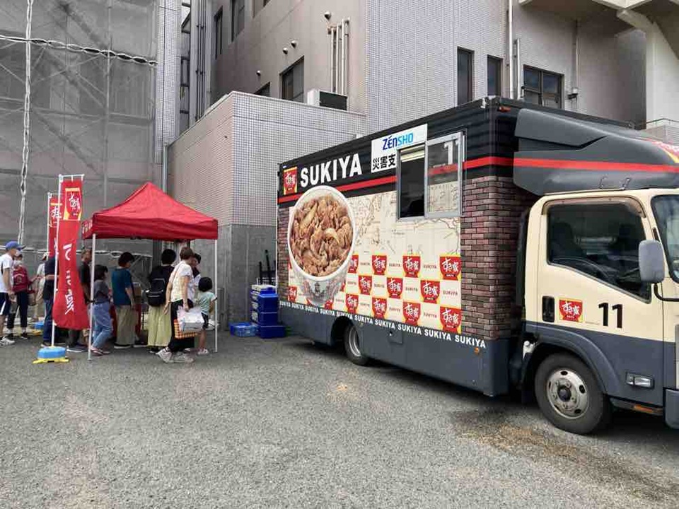 キッチンカーでの支援の様子