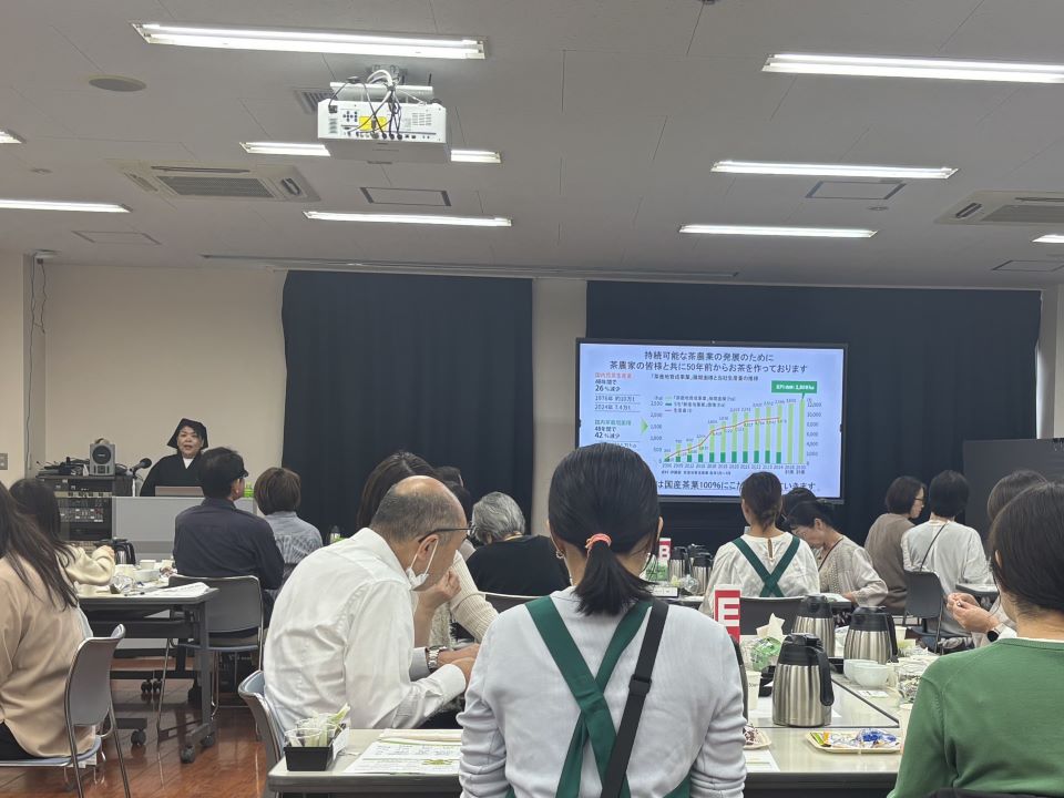 講師の話を聞く参加者