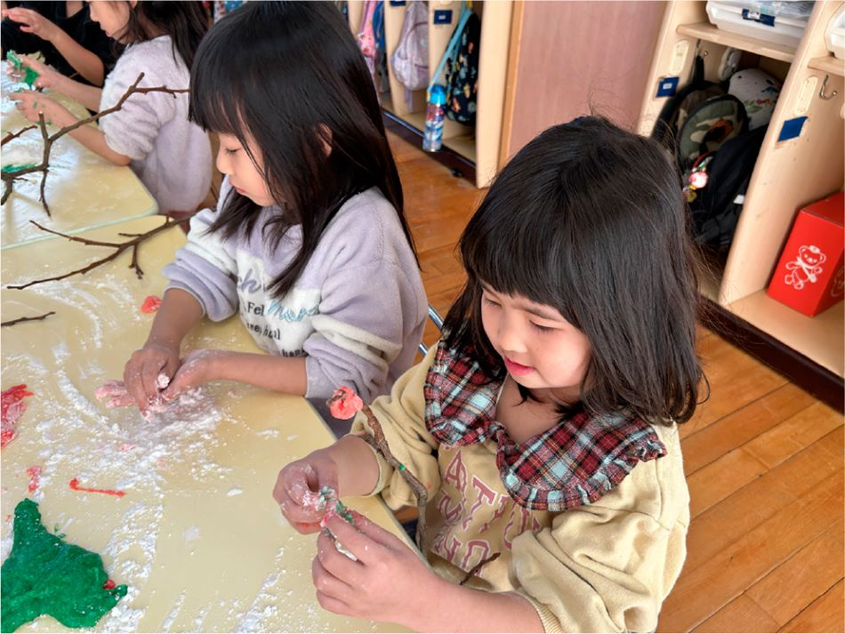 ついた餅でもち花づくりに挑戦