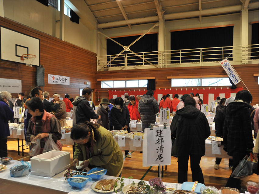 多くの人で賑わう「食の文化祭」