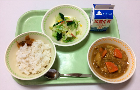 食品ロス削減献立人参やごぼうを皮ごと入れた「冬野菜カレー」
