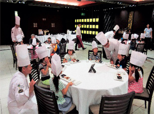 千葉でのテーブルマナー食事会の様子