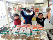 JA中野市が提供したきのこに子供は大喜び