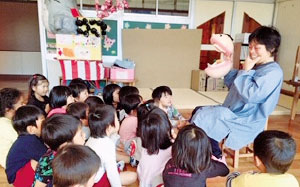 楽しみながら学べるよう視覚的な教材の活用(写真)
