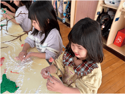 ついた餅でもち花づくりに挑戦