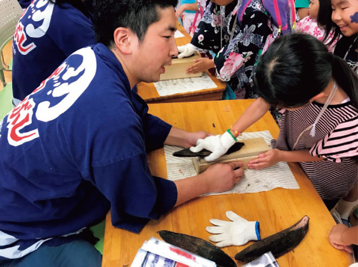イベントでの鰹節削り体験